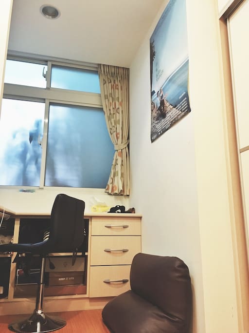 Little working space in the room. Will be really nice when sun shines in.