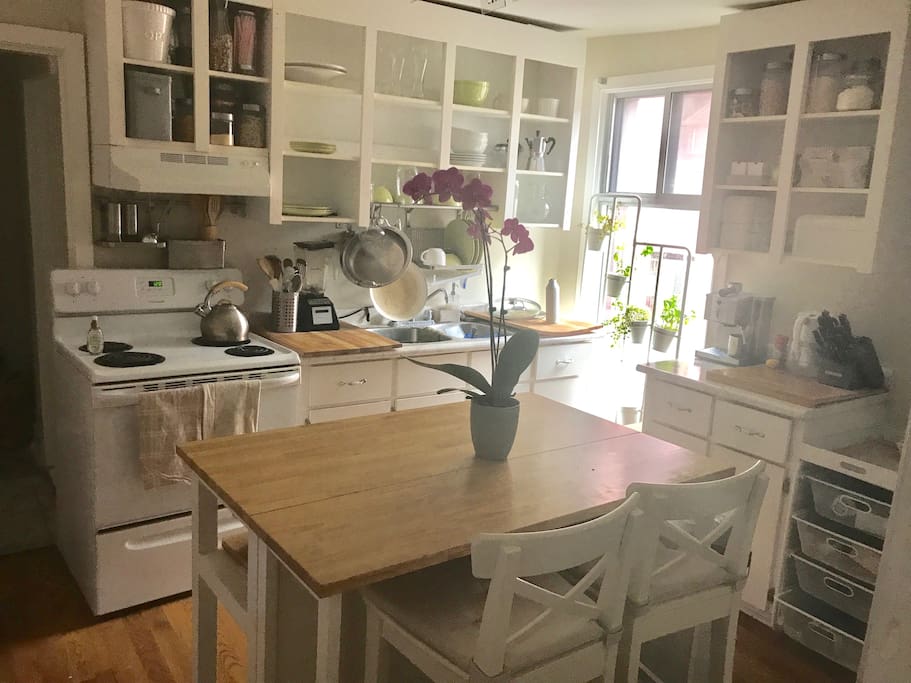 Large, well lit kitchen
