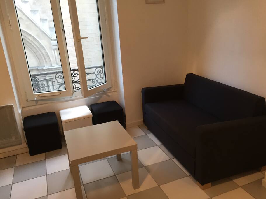 Séjour avec canapé convertible