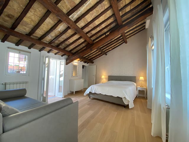 Un romantico affaccio sulla Roma barocca