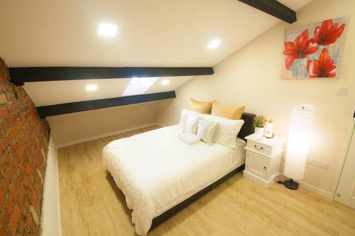 ★CityFringe Cosy Loft Queen Sleeps 3 ★