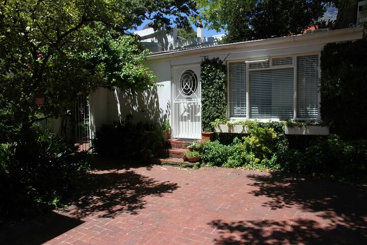 Gorgeous Family Home City Bowl Cape Town gallery image 2