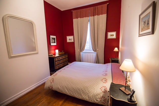 Spavaća soba s krevetom 160 .