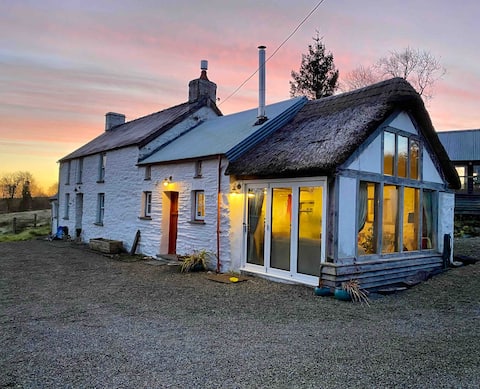 Gwarcwm Farm Crog Loft Hot Tub and Riverside Sauna
