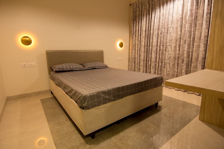 Bedroom 1 image 2