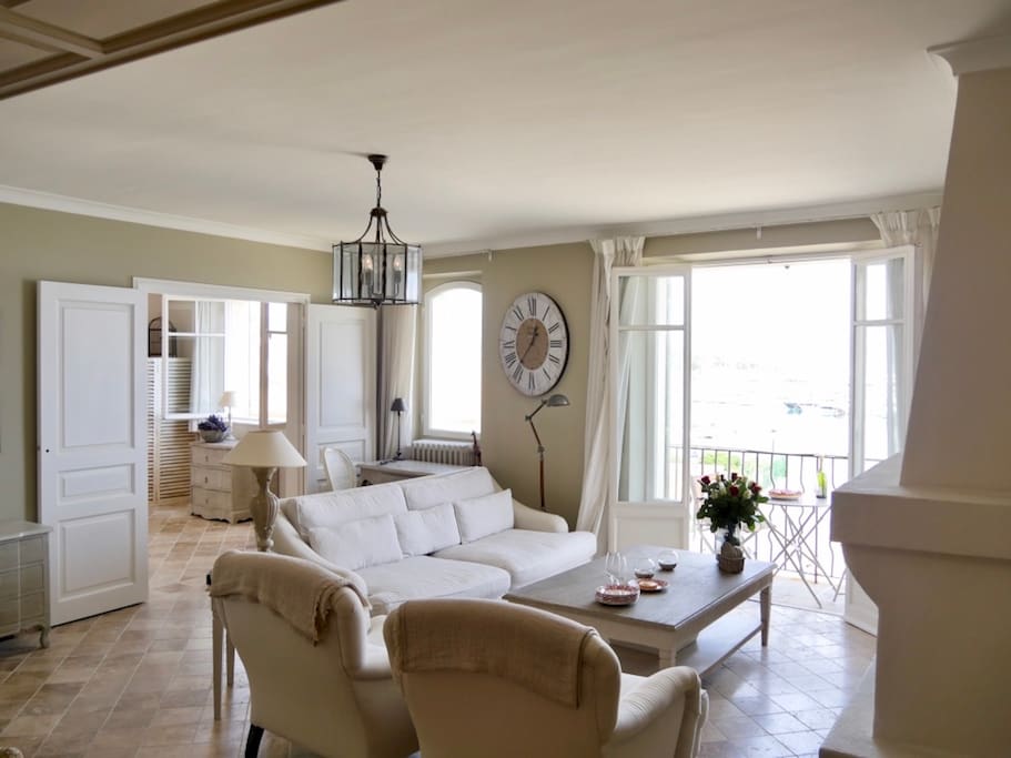 Large and magnificent sitting-room