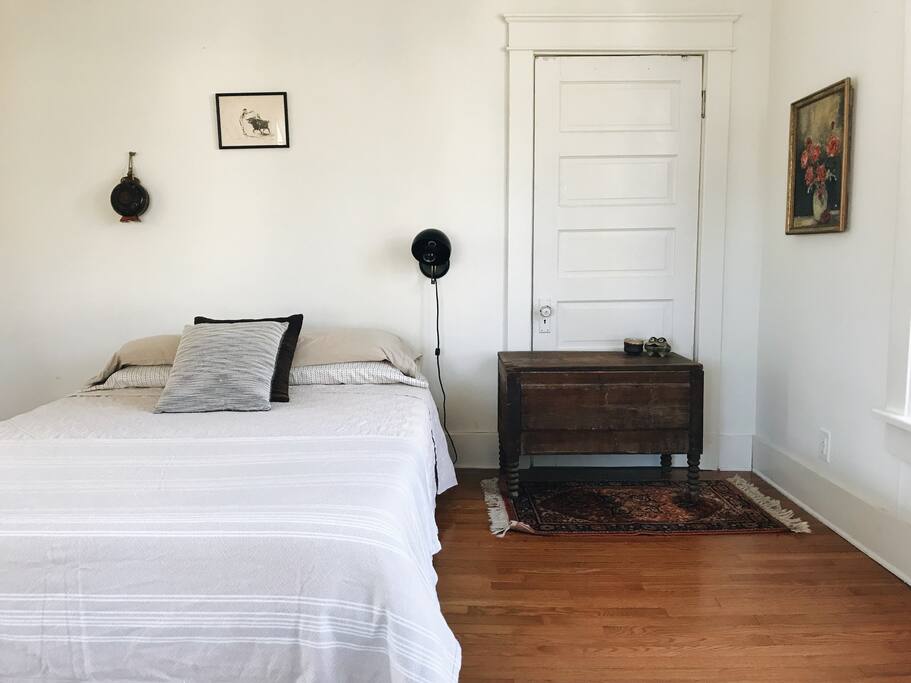 queen tuft & needle mattress ensures a great night's sleep