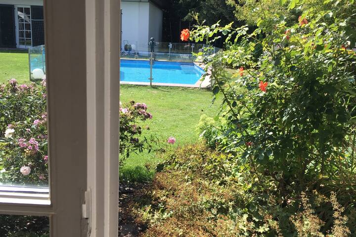 Exclus. Apartm. Stadtvilla mit Pool 8 min zur City