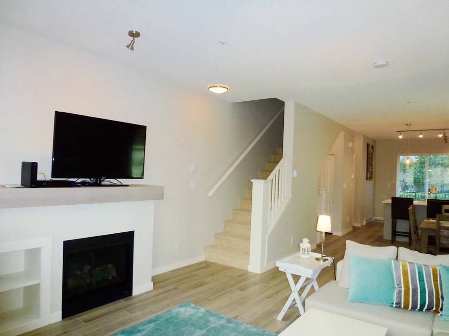 Gas Fireplace, Cable TV with USB & laptop connectors. Bring your favourite shows with you!