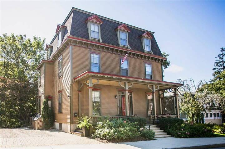 Stylish Historic Hill Home With Offstreet Parking gallery image 2