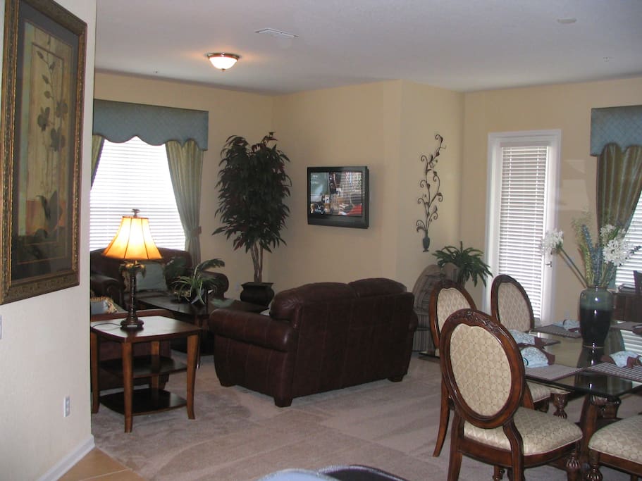 Lake View, Corner Unit With Lots of Natural Lighting and an OPEN Floor Plan