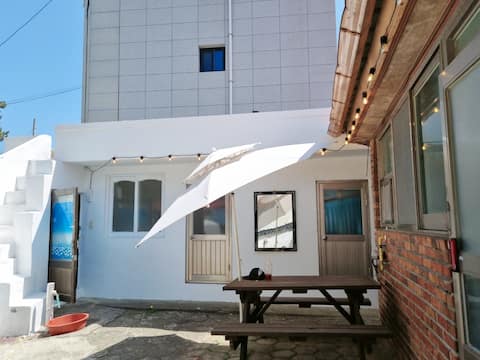 Hong's Bed and Breakfast