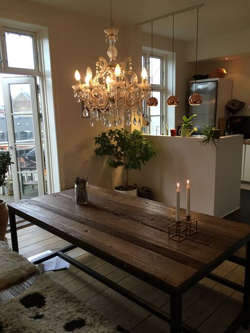 Dining room in the kitchen with access to the balcony