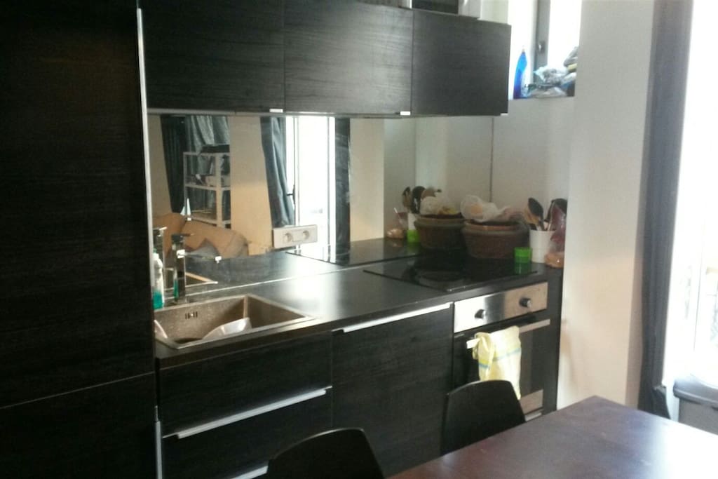 Cuisine design ouverte sur le salon
