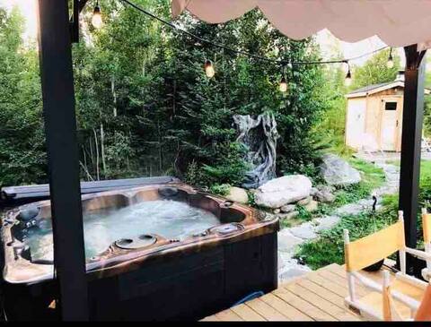 Cajuns place  ,hottub , sauna ,gym, pool table,