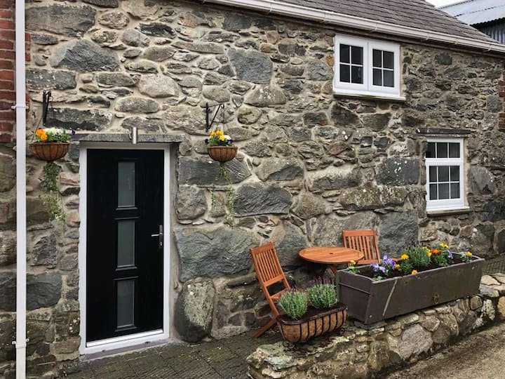 Newly renovated cottage on picturesque farm. Cottages for Rent in