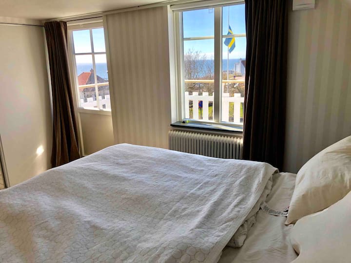 Master bedroom with seaview