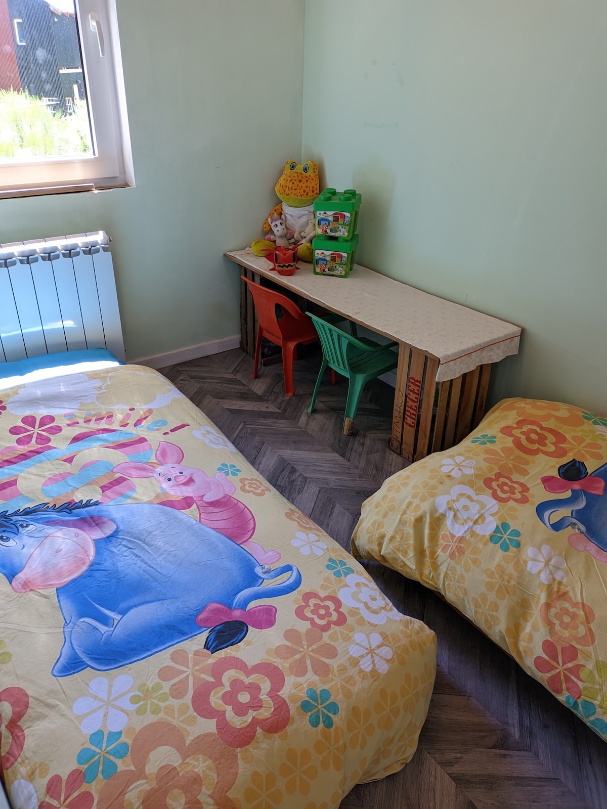 Nëse na viziton me fëmijë, kjo mund të jetë dhoma e tyre!