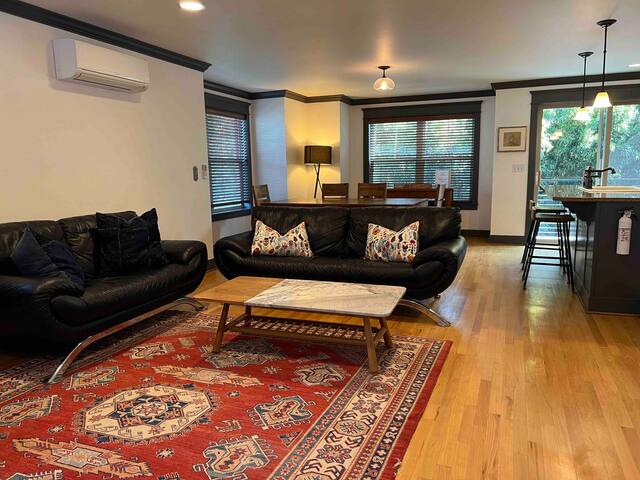 Seattle Magic (large Fremont home) 4.9 Rating gallery image 2