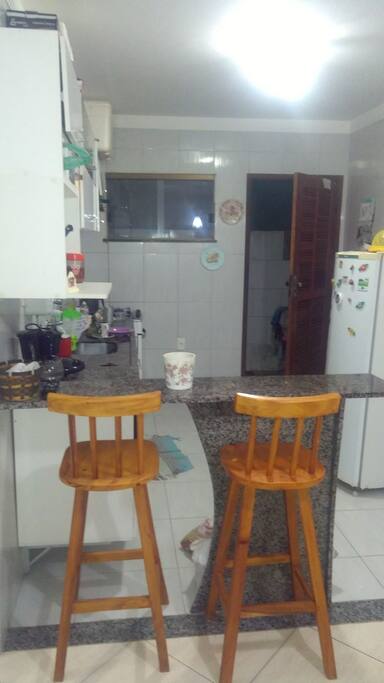 cozinha completa com área de serviço