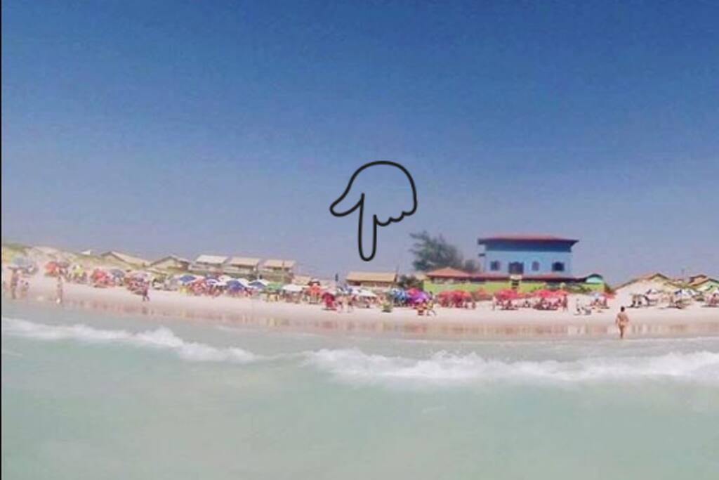 Vista do mar em direção ao condomínio. Duplex "pé na areia"