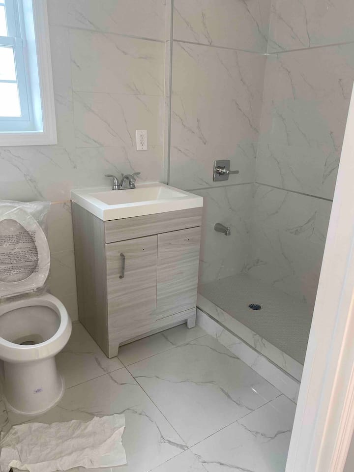 Teilen Sie ein Hauptschlafzimmer in einer neuen 4-Bett-Wohnung - Airbnb