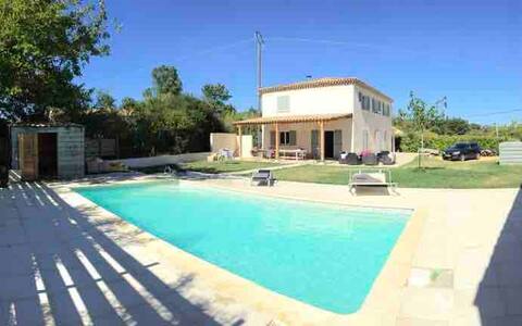 Pool villa near Uzès