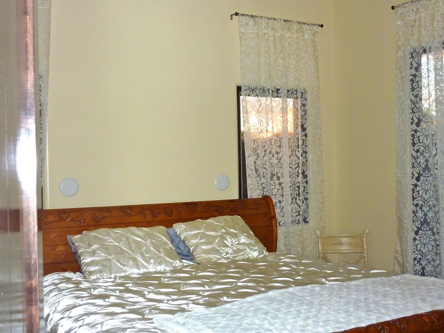 Bedroom 1 King