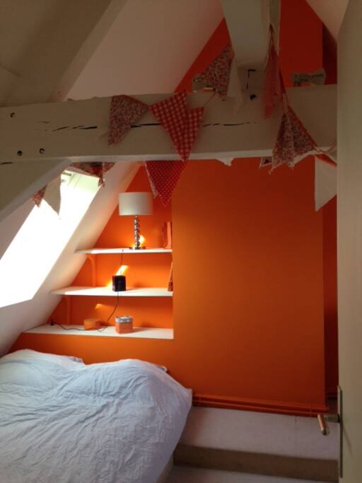 Chambre orange pour 2 personnes