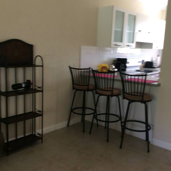 Breakfast/Eating counter