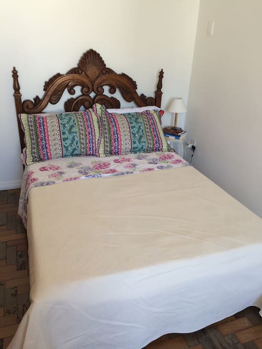 Cama de casal do quarto
