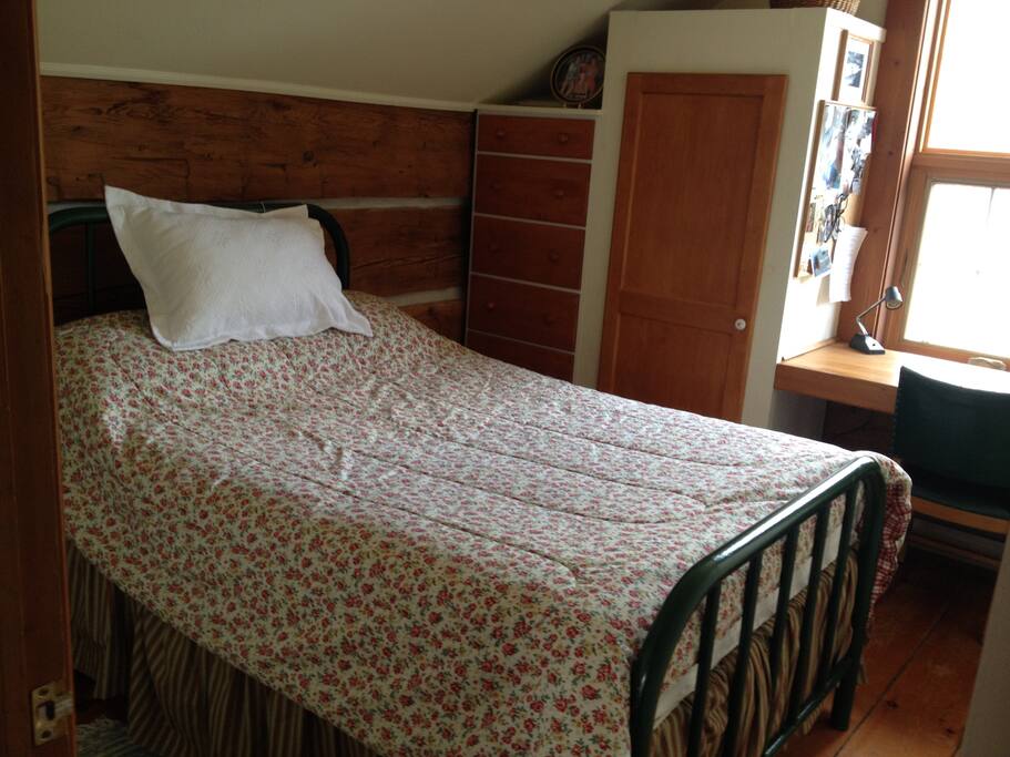 Double Bedroom with Window Desk