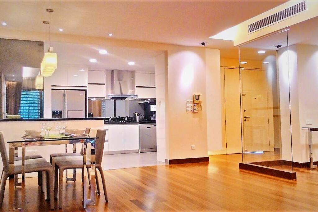 Dining/Open concept Kitchen