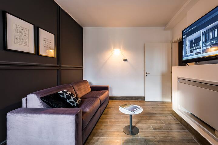 Luxury Penthouse with Terrace – Two Towers View gallery image 3