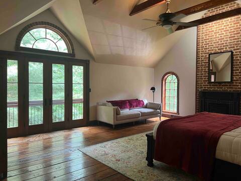 Forest Manor - Gorgeous Family Vacation Home