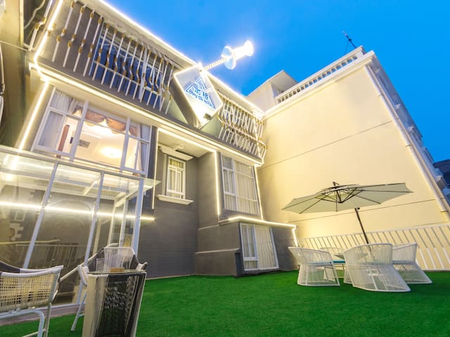 厦门曾厝垵，逼格2.2米大床房B,位于文艺渔村曾厝垵,临近《  厦门大学,南普陀,鼓浪屿,中山路》