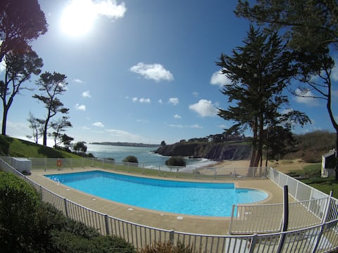 Sea view apartment with pool, 3-star residence