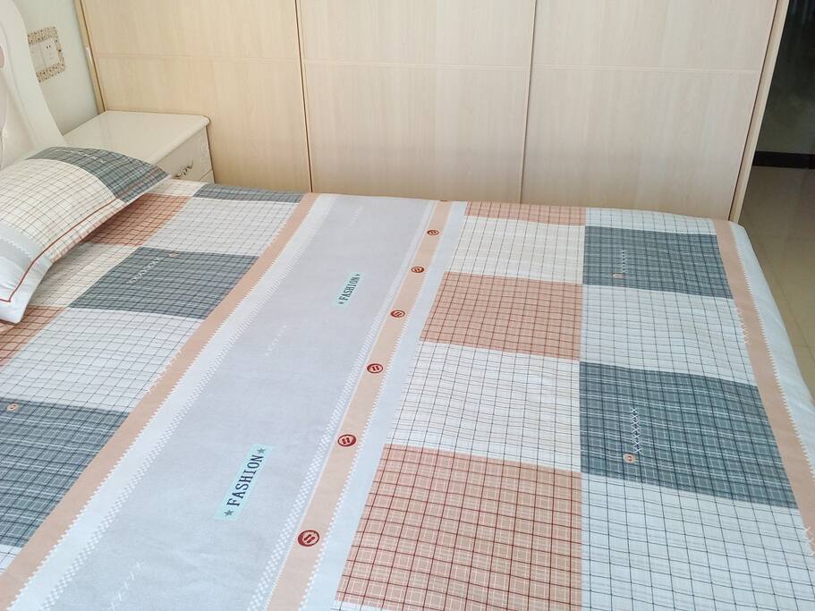 1米8的大床,定制衣柜