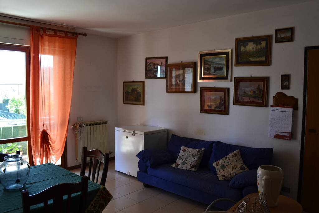 Divano ( possibilità posto letto aggiuntivo )