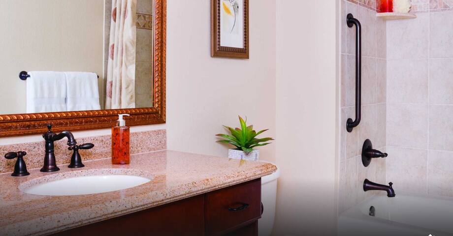 Luxury 2BD/2BA Villa on Las Vegas Blvd-CenterStrip gallery image 5