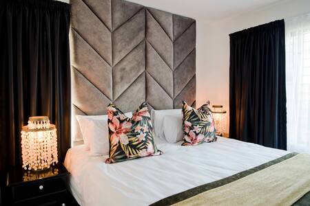 15 The Shades Apt near the beach - WIFI & DSTV.