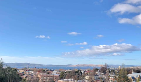 Top Airbnb: Luxury city apartment with water views & OSP in West Hobart