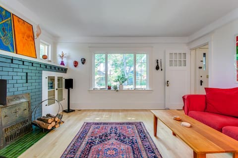 Top performing Airbnb: Gorgeous bright and sunny home with city views in Crescent Heights