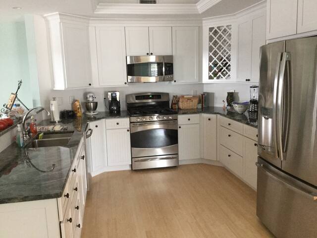 Ocean view Condo- discounts for Sept. & Oct.! gallery image 3