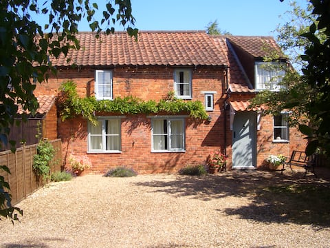 Successful Airbnb property: Elms House Cottage in North Kesteven