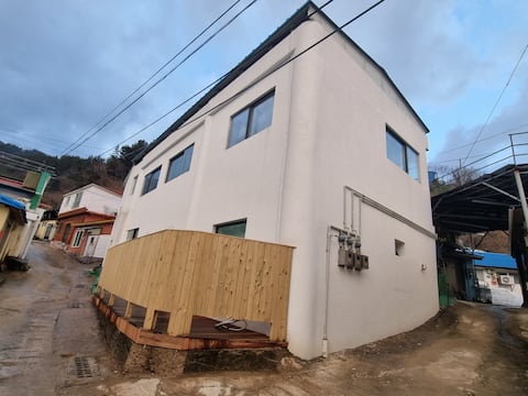 Soave, Jeodong, Family Accommodation, 2nd floor of a detached house, up to 8 people, emotional accom