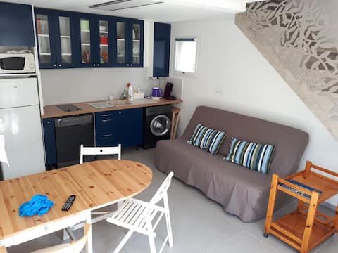 Successful Airbnb property: Air-conditioned duplex with garden and terrace, 150 m from the sea and beach in Martigues