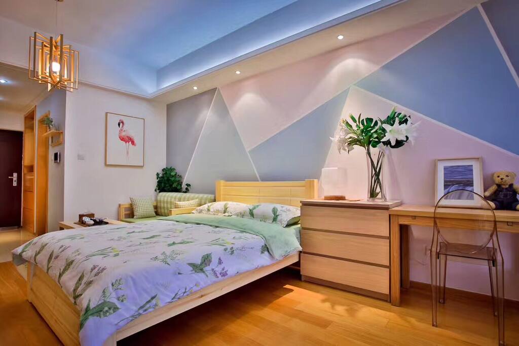 在这间原木打造的小屋里发发呆、谈谈琴,练练瑜伽不亦乐乎!