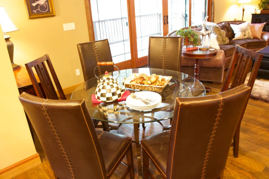 Kitchen Table seats 6, extra seating available