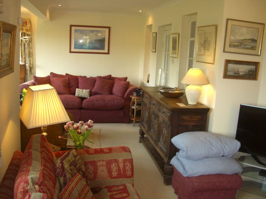 The sitting room seats sixteen